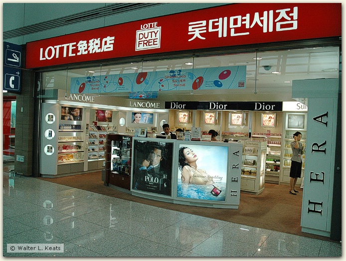 Shopping at Incheon International Airport... Incheon, ROK